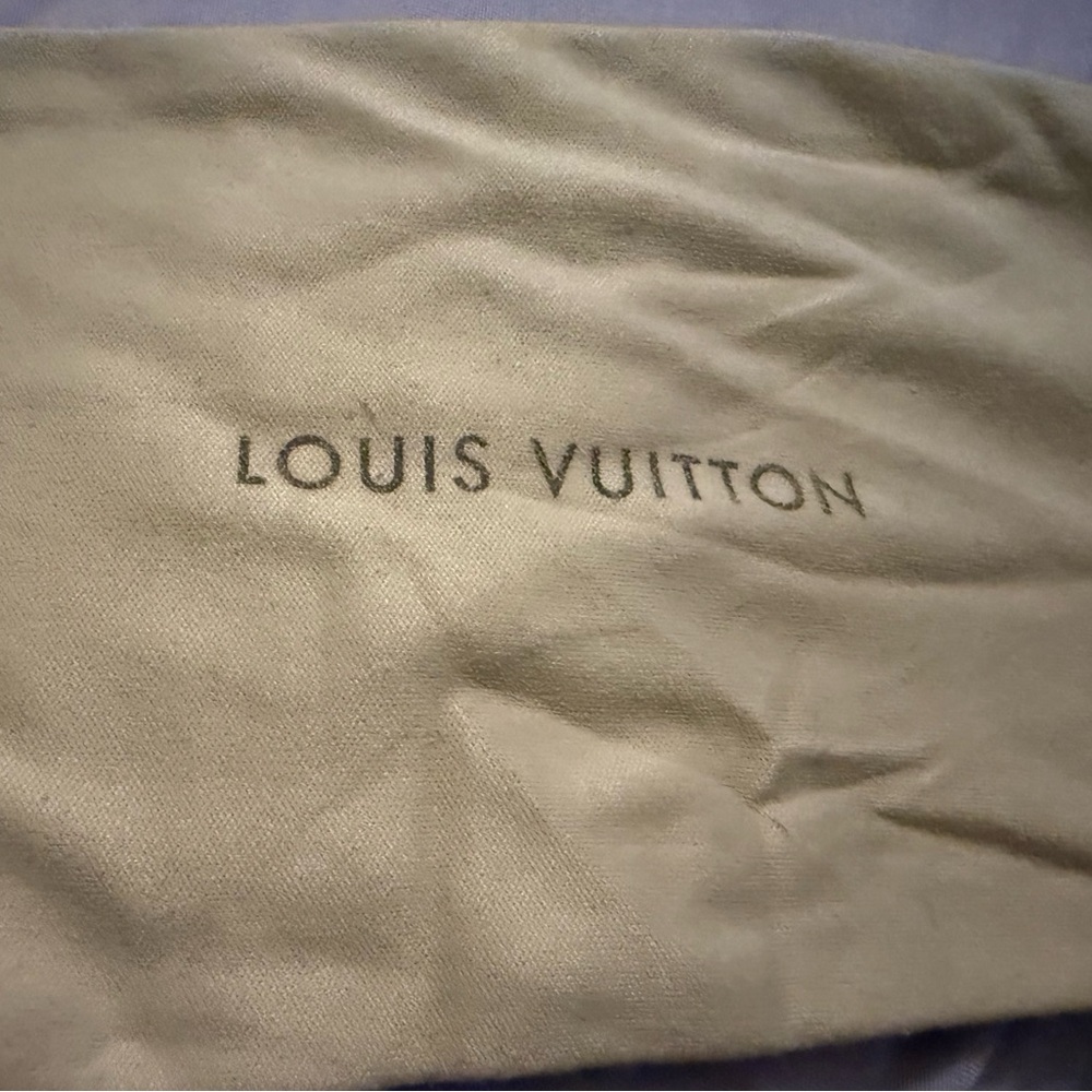 Mint condition Louis Vuitton sunglasses - Picture 2 of 7